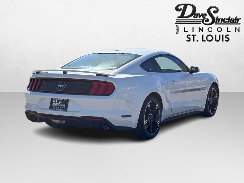 Ford Mustang Vehicle Full-screen Gallery Image 03