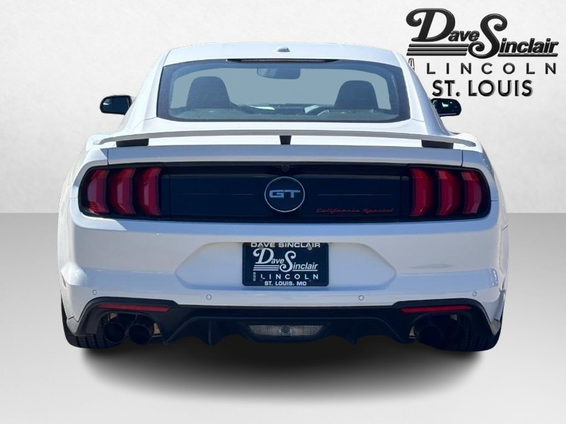 Ford Mustang Vehicle Full-screen Gallery Image 04