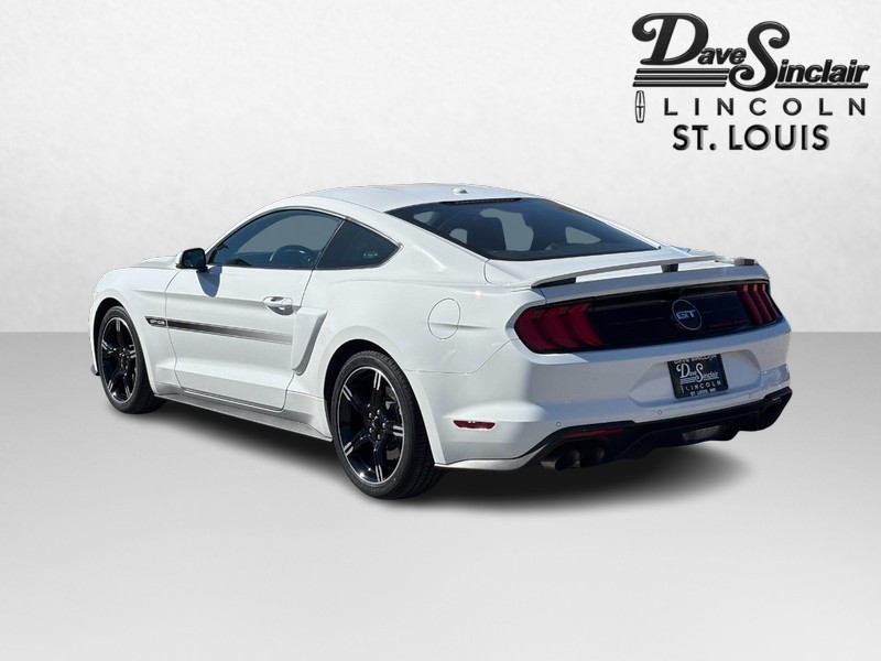 Ford Mustang Vehicle Full-screen Gallery Image 05
