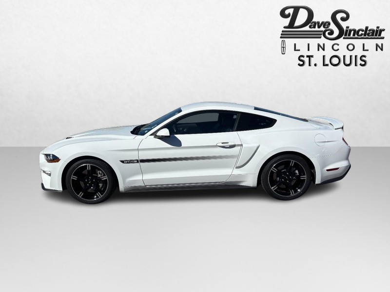 Ford Mustang Vehicle Full-screen Gallery Image 06