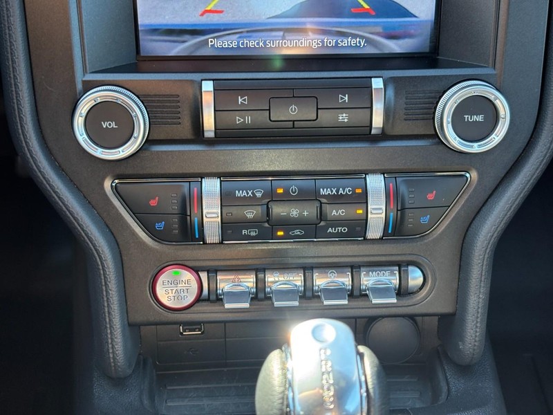 Ford Mustang Vehicle Full-screen Gallery Image 21