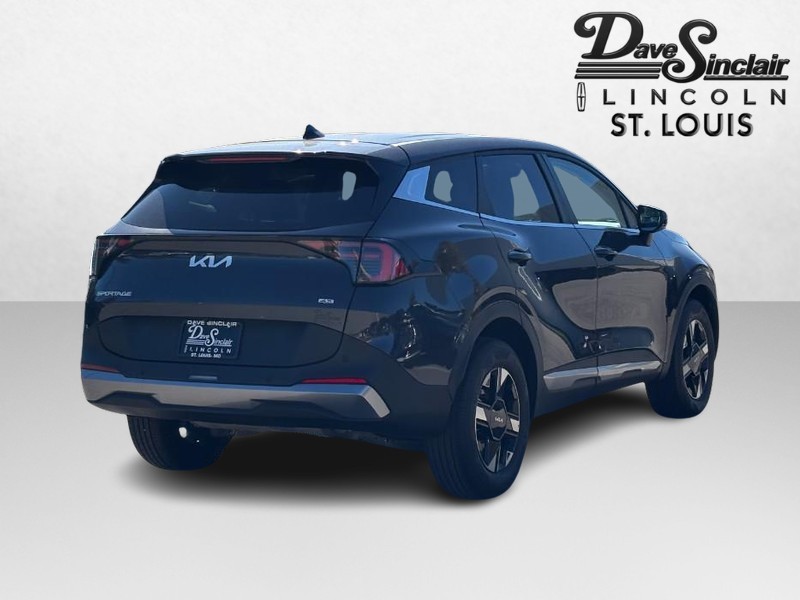 Kia Sportage Vehicle Full-screen Gallery Image 03