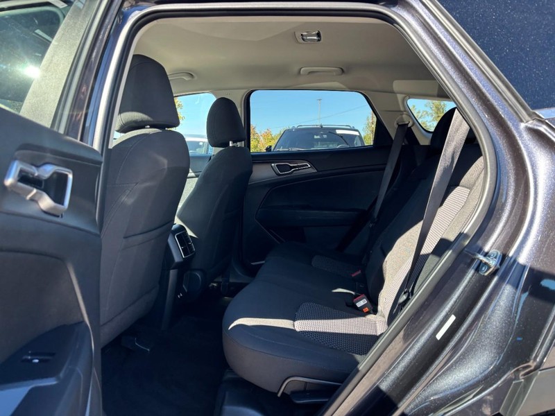 Kia Sportage Vehicle Full-screen Gallery Image 10