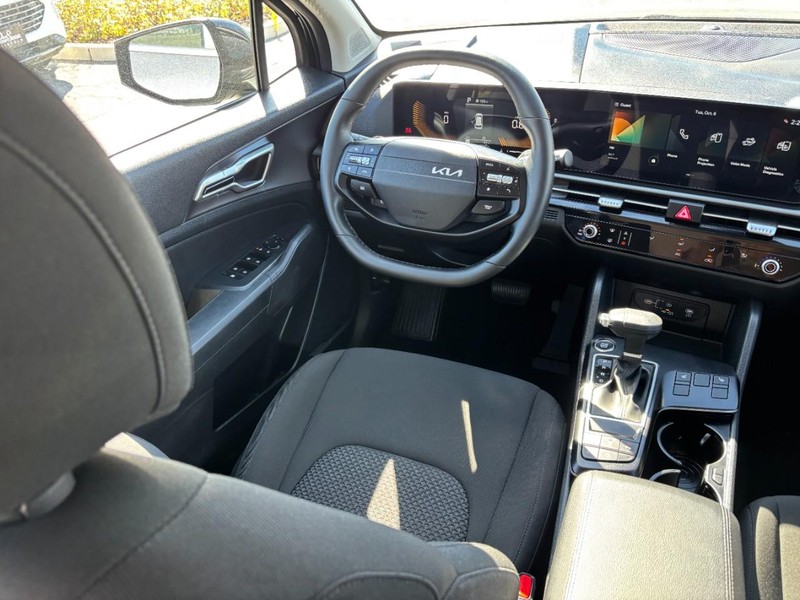 Kia Sportage Vehicle Full-screen Gallery Image 11