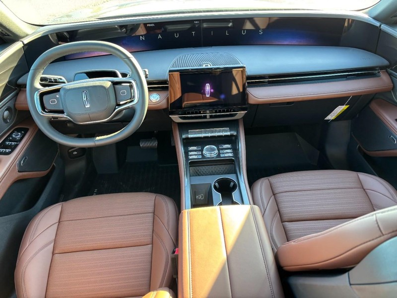 Lincoln Nautilus Vehicle Full-screen Gallery Image 14