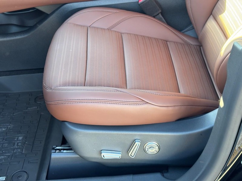 Lincoln Nautilus Vehicle Full-screen Gallery Image 16