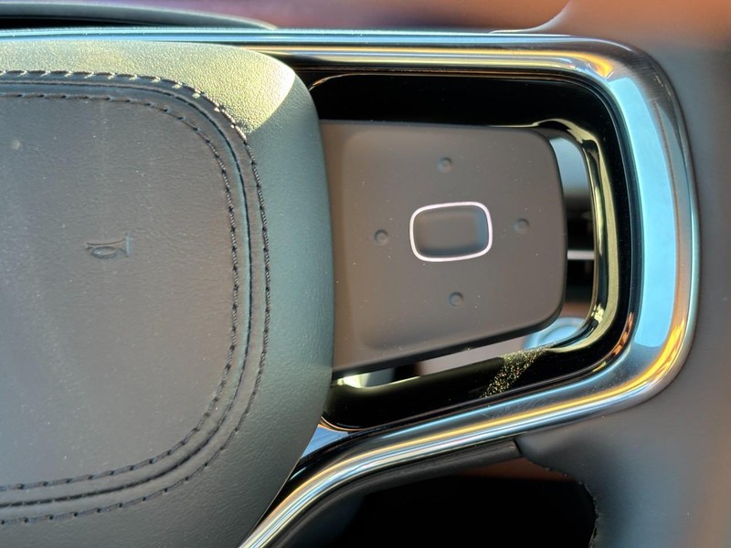 Lincoln Nautilus Vehicle Full-screen Gallery Image 19
