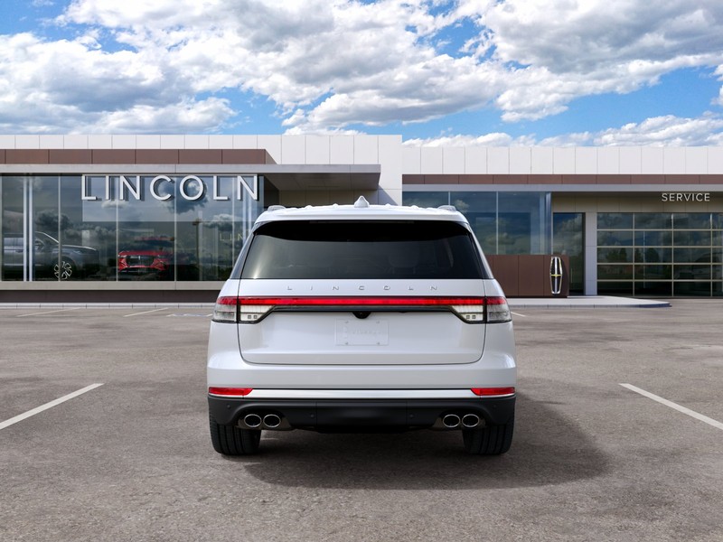 Lincoln Aviator Vehicle Full-screen Gallery Image 07