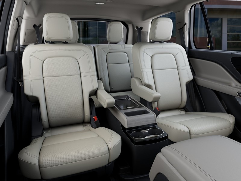 Lincoln Aviator Vehicle Full-screen Gallery Image 12