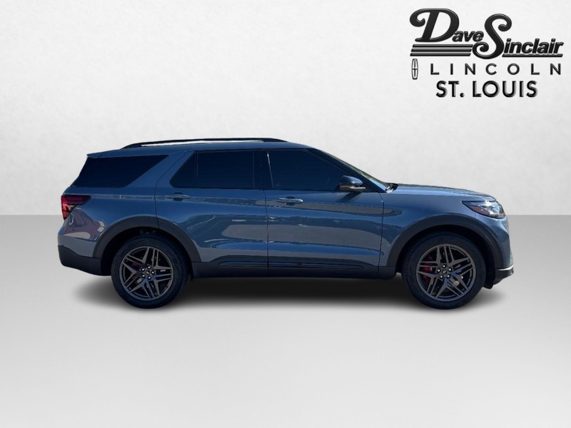 Ford Explorer Vehicle Full-screen Gallery Image 02