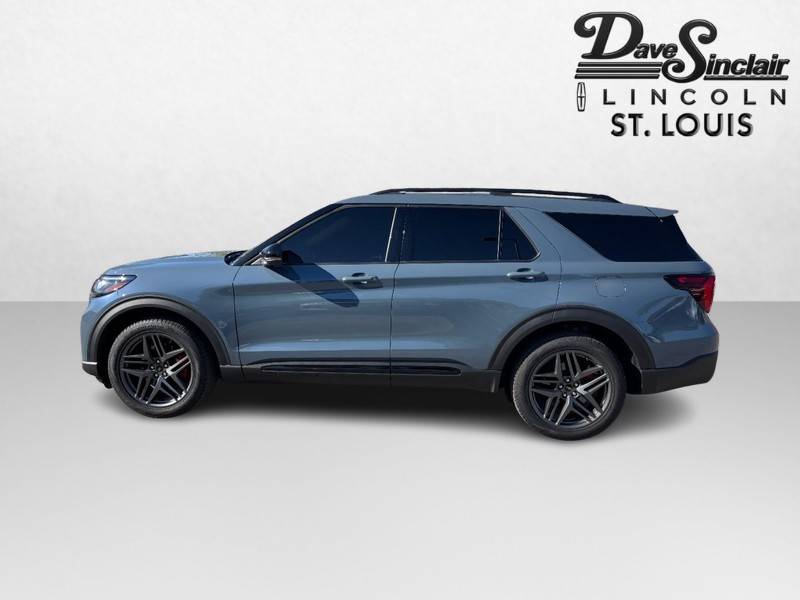 Ford Explorer Vehicle Full-screen Gallery Image 06