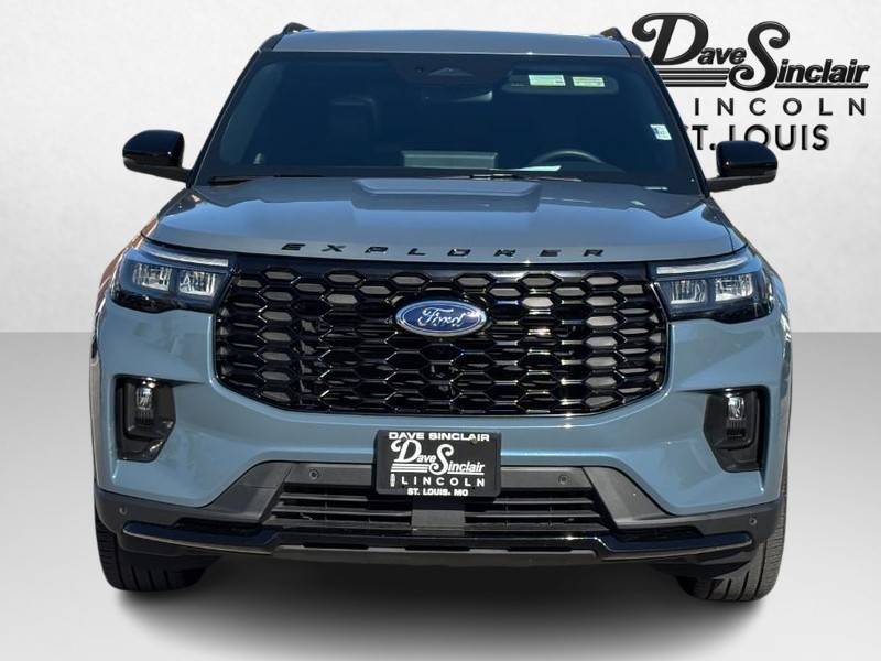 Ford Explorer Vehicle Full-screen Gallery Image 09