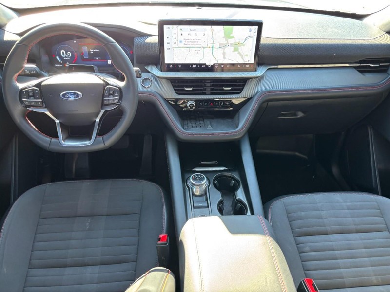 Ford Explorer Vehicle Full-screen Gallery Image 15