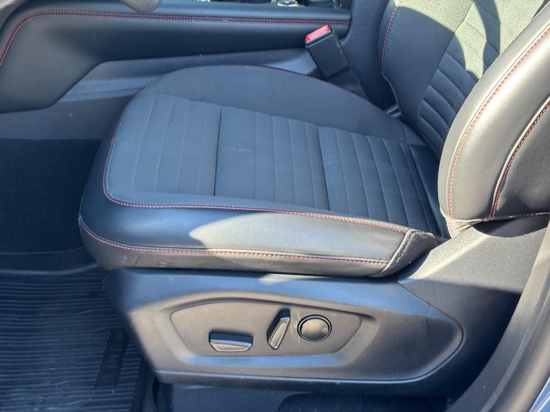Ford Explorer Vehicle Full-screen Gallery Image 17