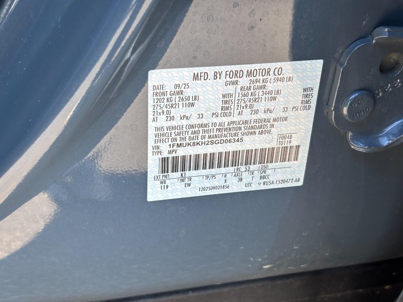 Ford Explorer Vehicle Full-screen Gallery Image 24