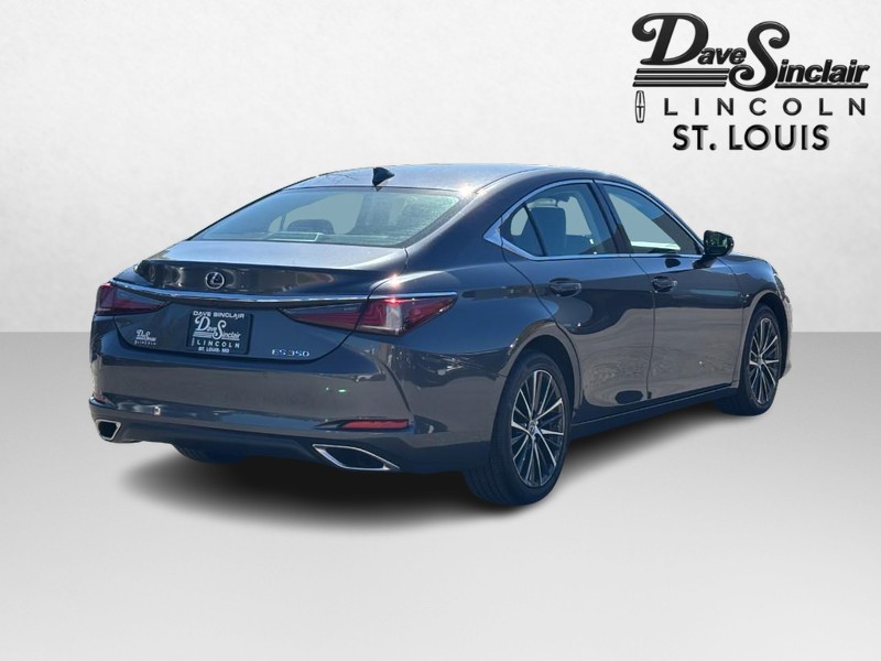 Lexus ES Vehicle Full-screen Gallery Image 03