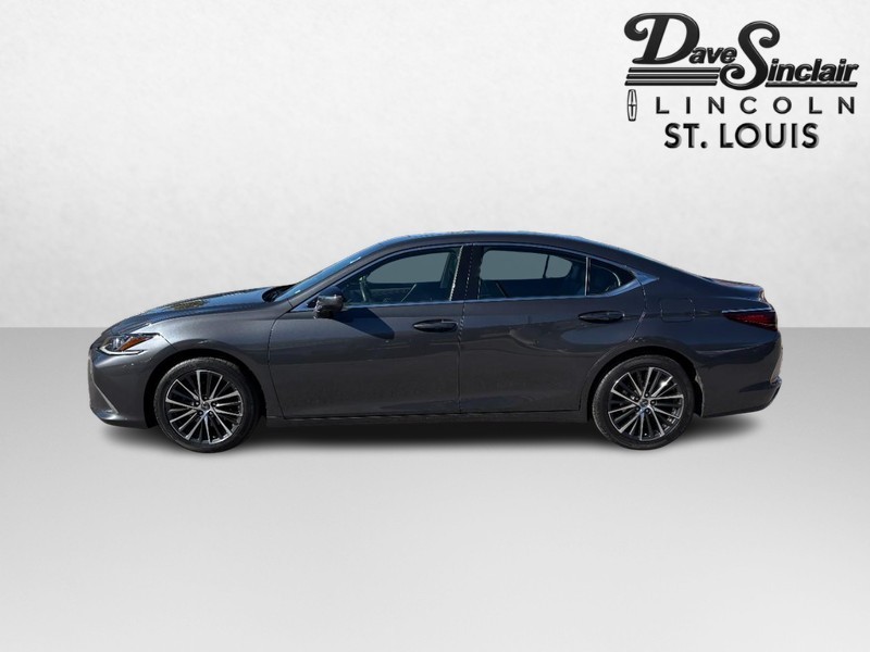Lexus ES Vehicle Full-screen Gallery Image 06