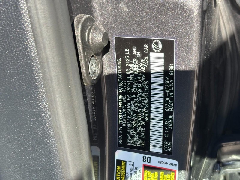 Lexus ES Vehicle Full-screen Gallery Image 25