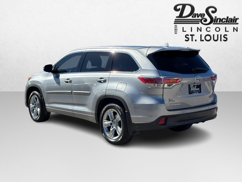 Toyota Highlander Vehicle Full-screen Gallery Image 05