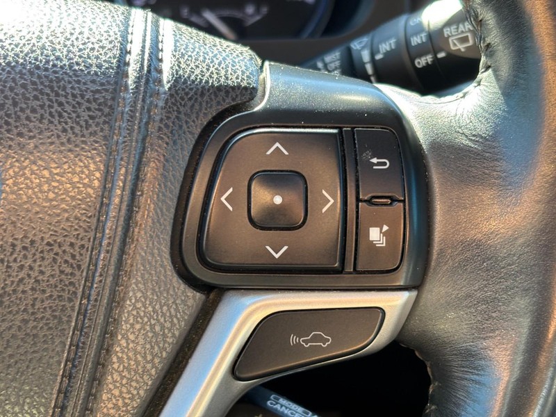 Toyota Highlander Vehicle Full-screen Gallery Image 20