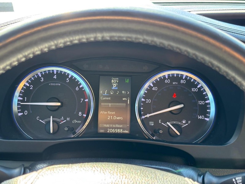 Toyota Highlander Vehicle Full-screen Gallery Image 21