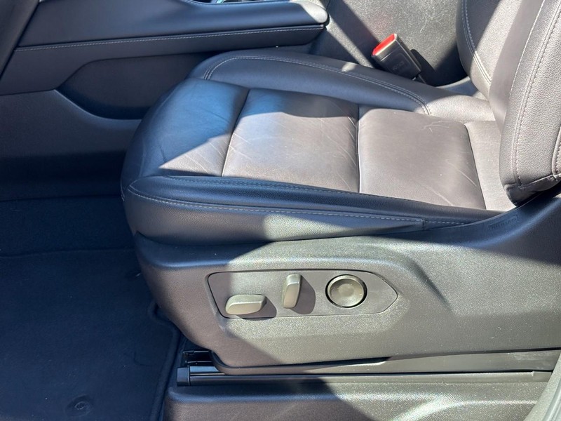 Chevrolet Tahoe Vehicle Full-screen Gallery Image 17