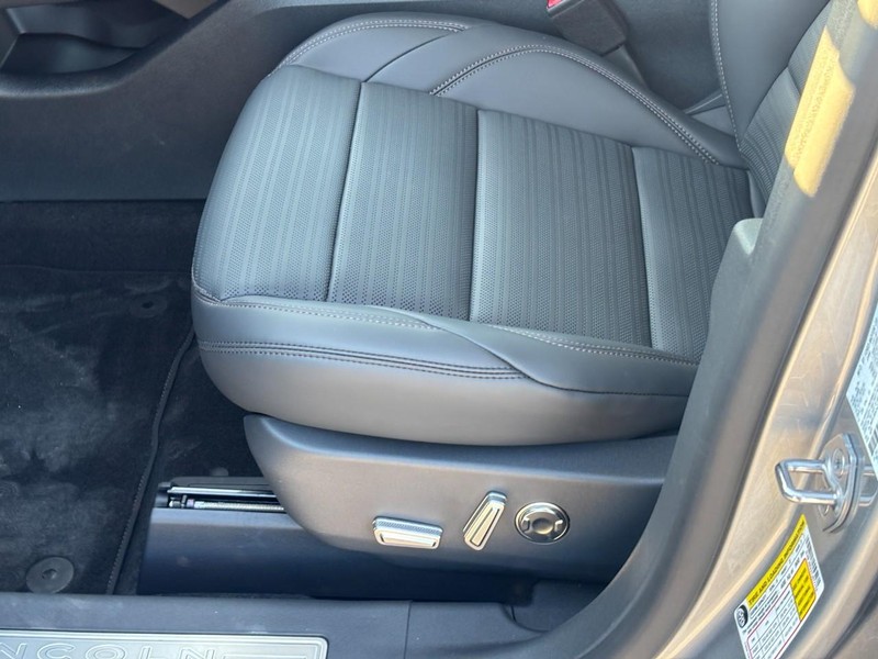 Lincoln Nautilus Vehicle Full-screen Gallery Image 16
