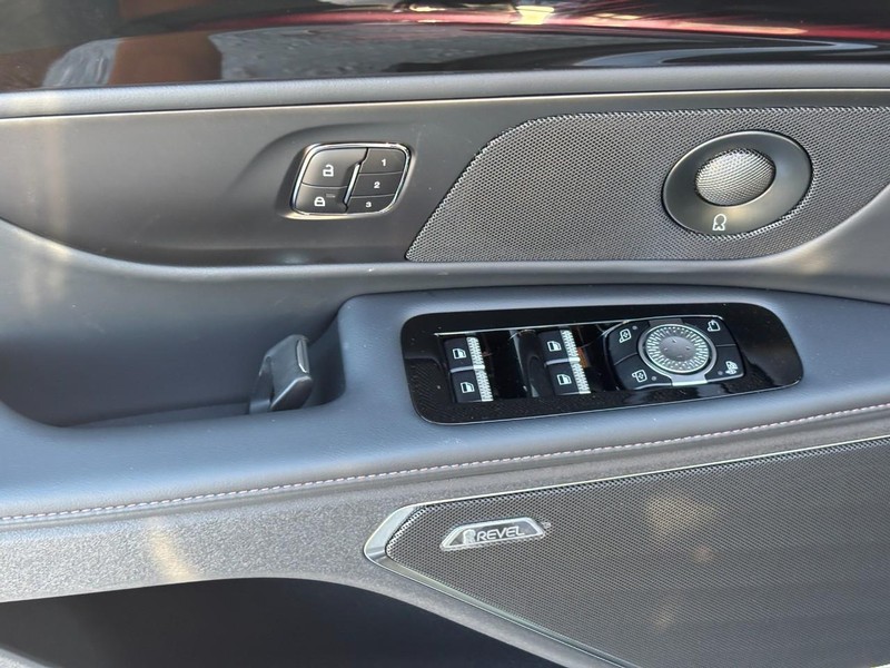Lincoln Nautilus Vehicle Full-screen Gallery Image 17