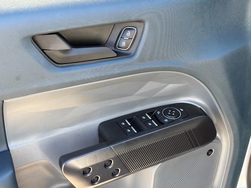 Ford Maverick Vehicle Full-screen Gallery Image 17