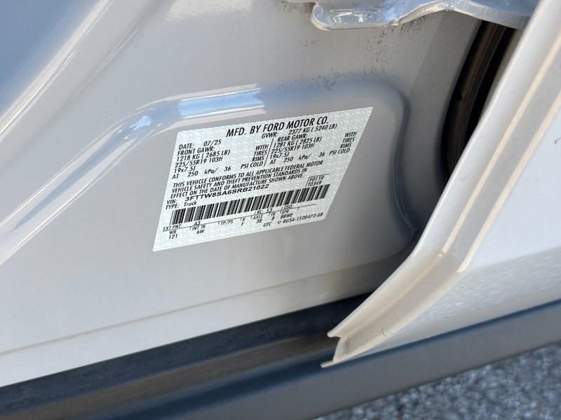 Ford Maverick Vehicle Full-screen Gallery Image 24