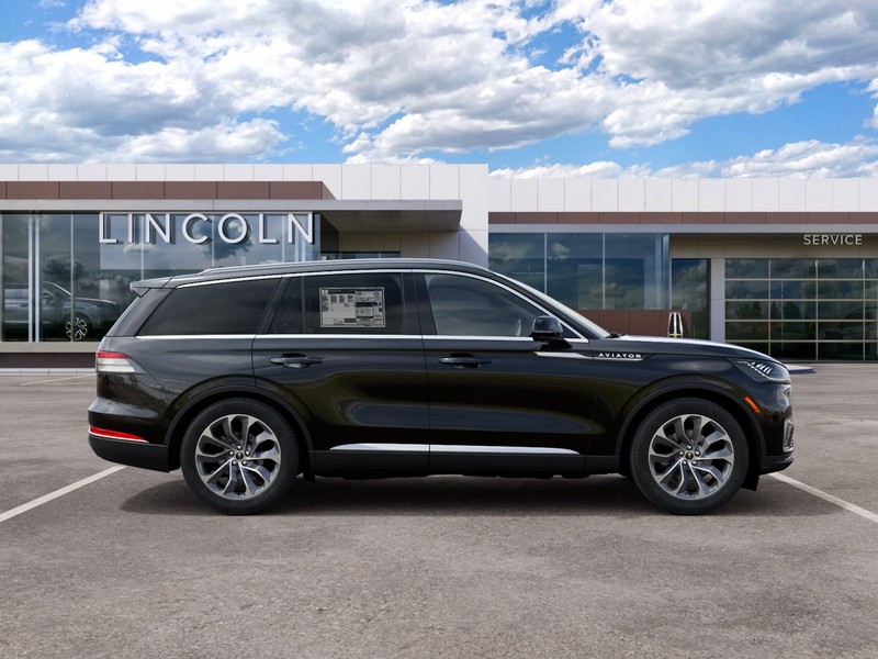 Lincoln Aviator Vehicle Full-screen Gallery Image 05