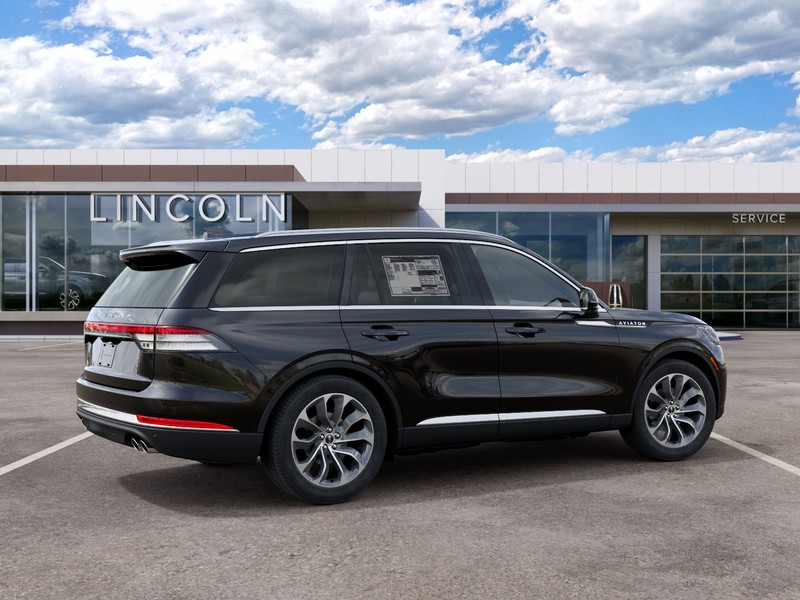 Lincoln Aviator Vehicle Full-screen Gallery Image 06