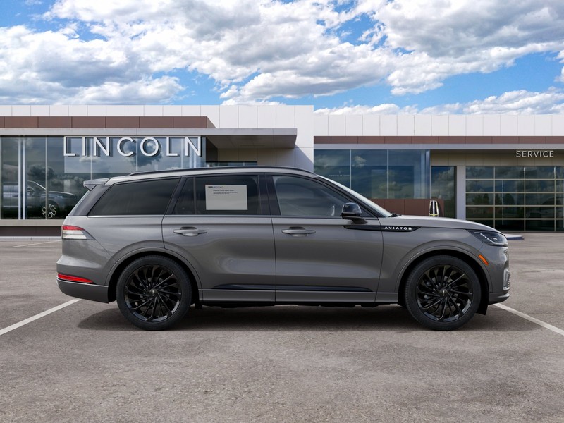 Lincoln Aviator Vehicle Full-screen Gallery Image 05