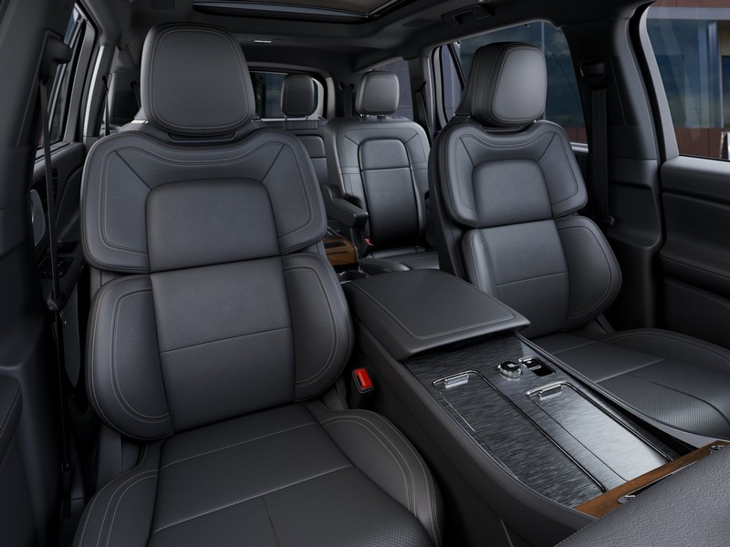 Lincoln Aviator Vehicle Full-screen Gallery Image 11