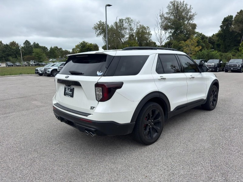 Ford Explorer Vehicle Full-screen Gallery Image 03