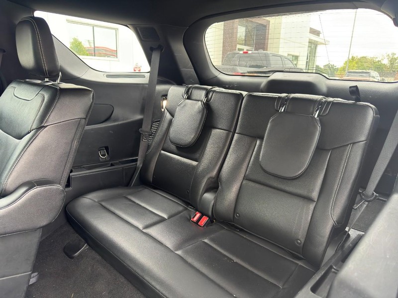 Ford Explorer Vehicle Full-screen Gallery Image 05