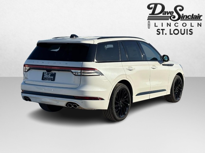 Lincoln Aviator Vehicle Full-screen Gallery Image 03