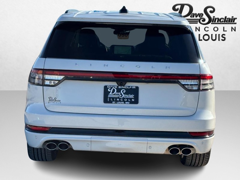 Lincoln Aviator Vehicle Full-screen Gallery Image 04