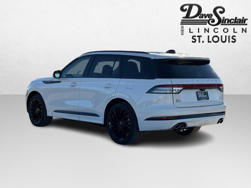 Lincoln Aviator Vehicle Full-screen Gallery Image 05