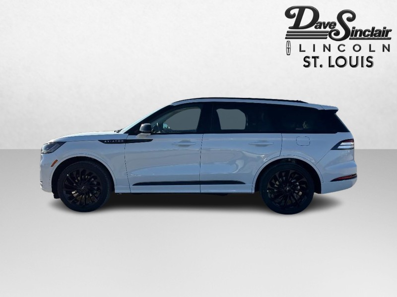 Lincoln Aviator Vehicle Full-screen Gallery Image 06