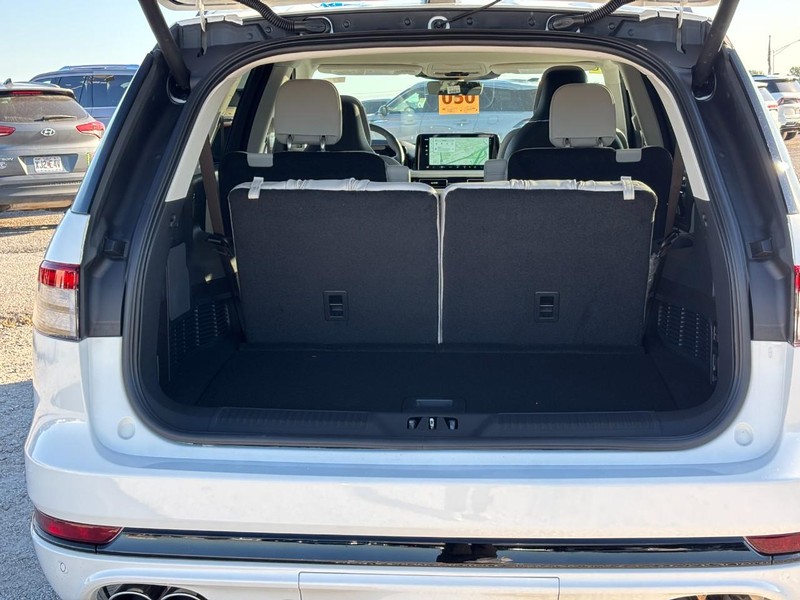 Lincoln Aviator Vehicle Full-screen Gallery Image 10