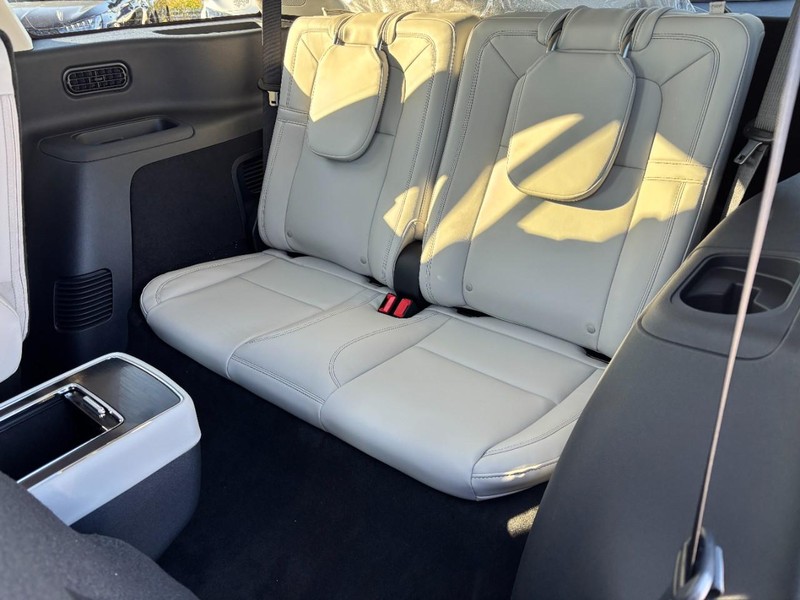 Lincoln Aviator Vehicle Full-screen Gallery Image 12