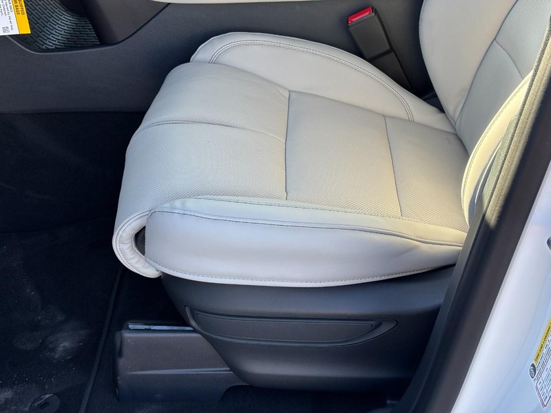 Lincoln Aviator Vehicle Full-screen Gallery Image 17