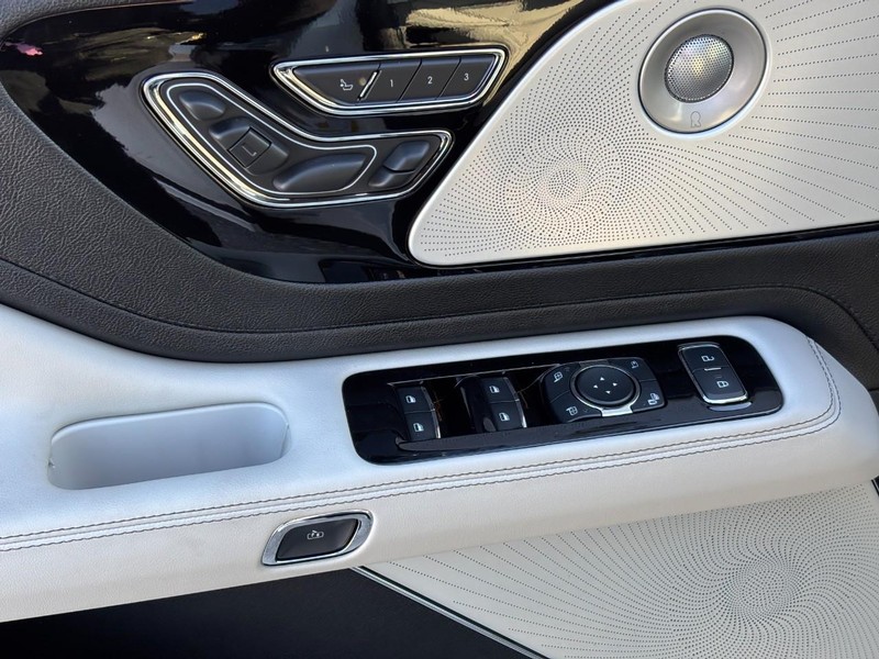 Lincoln Aviator Vehicle Full-screen Gallery Image 18