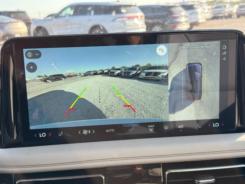Lincoln Aviator Vehicle Full-screen Gallery Image 23