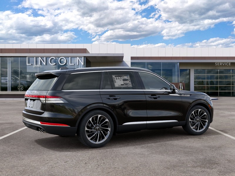 Lincoln Aviator Vehicle Full-screen Gallery Image 06