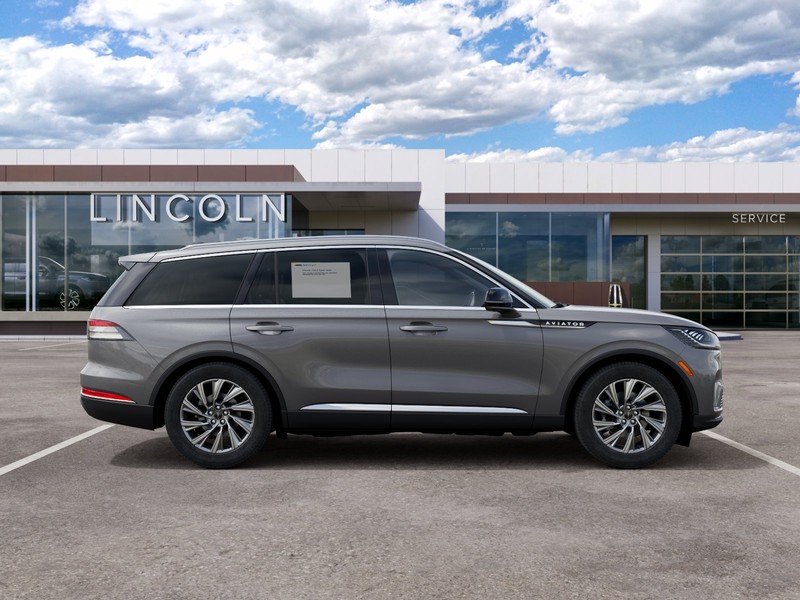 Lincoln Aviator Vehicle Full-screen Gallery Image 05