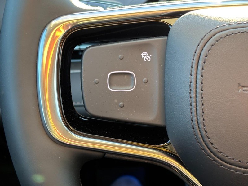 Lincoln Nautilus Vehicle Full-screen Gallery Image 16