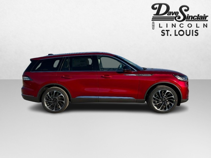 Lincoln Aviator Vehicle Full-screen Gallery Image 02
