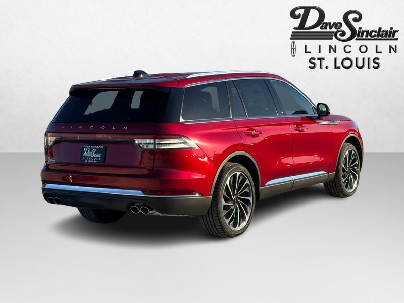 Lincoln Aviator Vehicle Full-screen Gallery Image 03